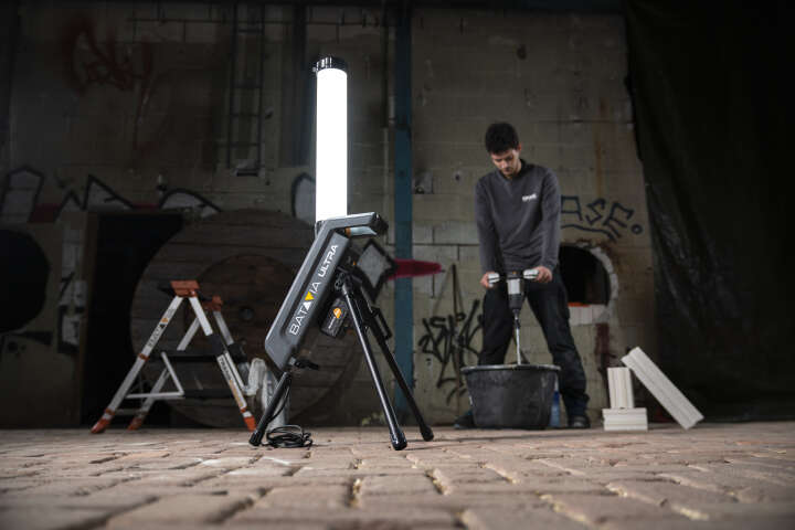 BATAVIA Hybrid-LED-Arbeitsleuchte 360° mit Akku und Ladegerät